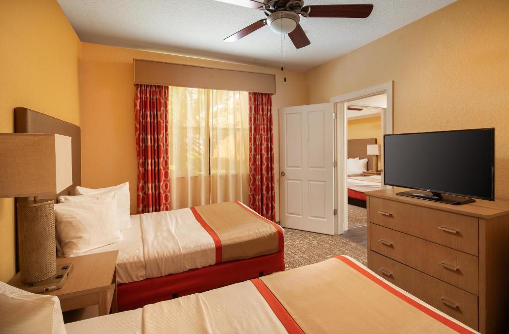 Floridays Orlando Two & Three Bed Rooms Condo Resort Disney value resorts